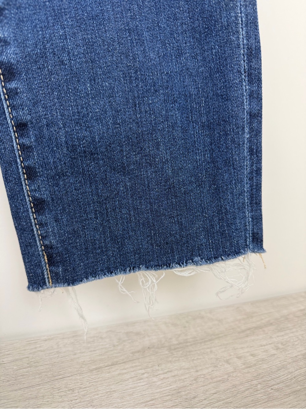 AG Adriano Goldschmied The Ex-Boyfriend Slim Jeans in 12Y Wash, Size 26R - Picture 6 of 15